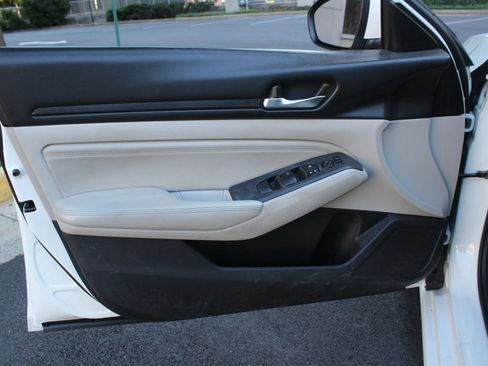 Used 2020 Nissan Altima 2.5 S FWD image 15