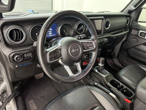 Used 2022 Jeep Wrangler Unlimited Rubicon 4xe AWD/4WD image 4