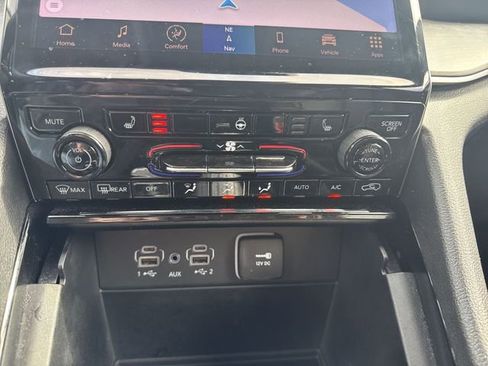 Used 2023 Jeep Grand Cherokee Limited image 20