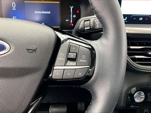 Certified 2025 Ford Escape SE FWD image 19