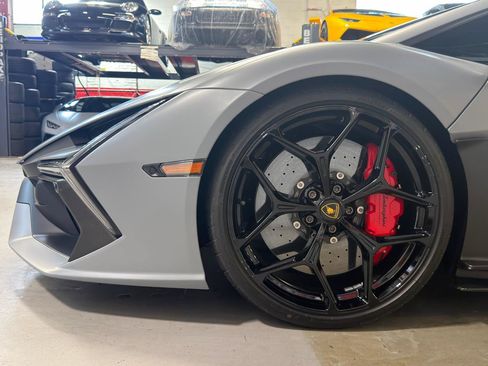 Used 2024 Lamborghini Revuelto AWD/4WD image 12
