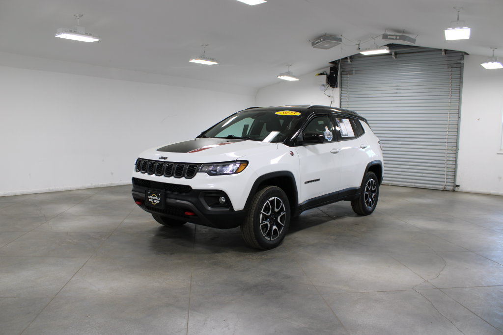 Used 2025 Jeep Compass Trailhawk AWD/4WD image 4