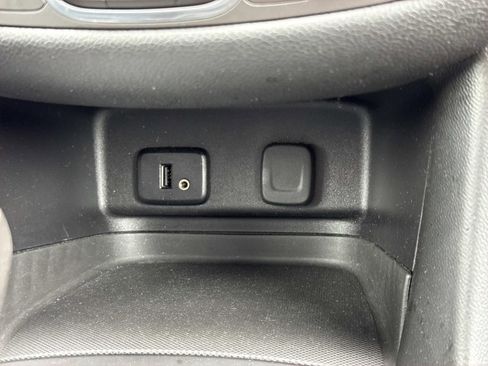 Used 2018 Chevrolet Equinox LT image 12