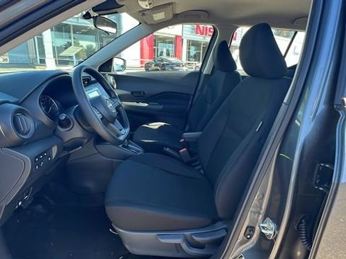 New 2025 Nissan Kicks Play S image 31