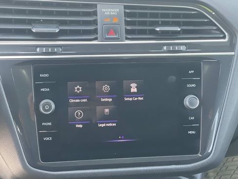 Used 2022 Volkswagen Tiguan SE R-Line image 12