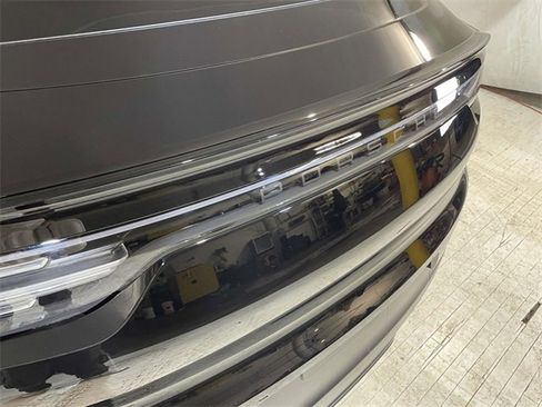 Used 2023 Porsche Cayenne Turbo S image 9