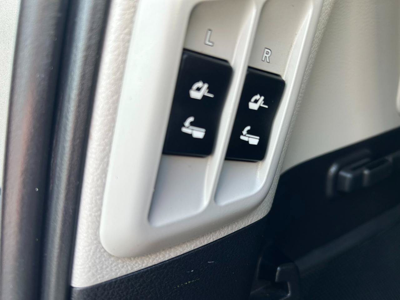 Used 2013 Lexus GX 460 Premium AWD/4WD image 21