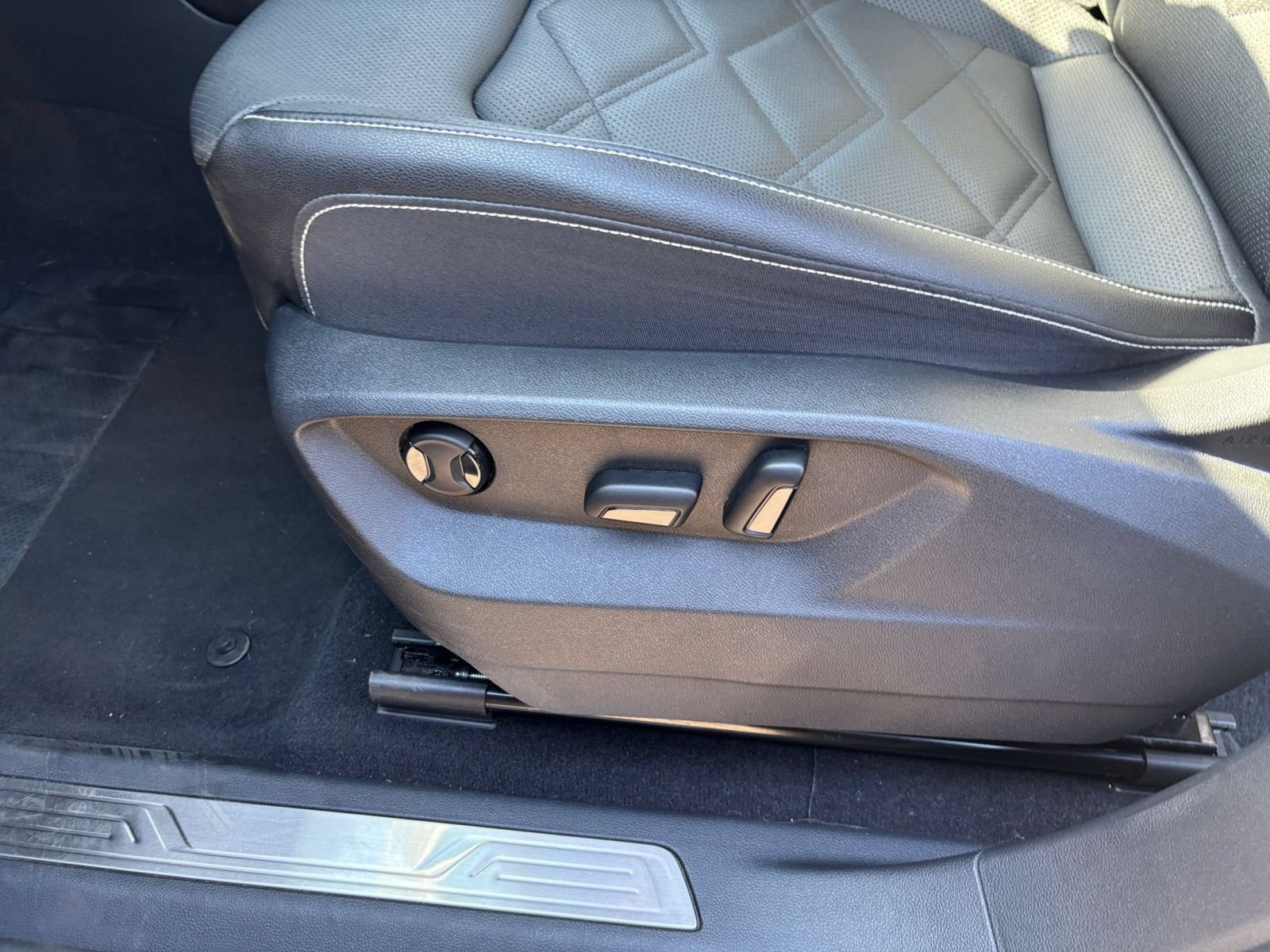 Used 2026 Volkswagen Atlas SE FWD image 22