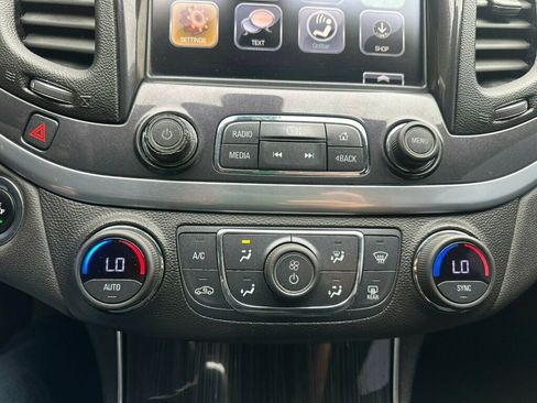 Used 2019 Chevrolet Impala LT FWD image 17