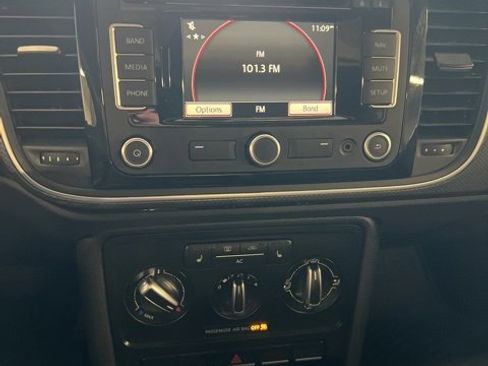 Used 2012 Volkswagen Beetle Turbo image 25