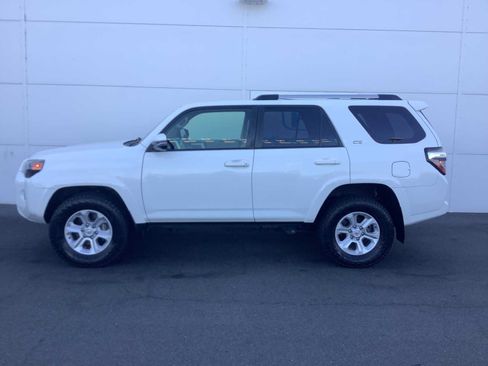 Used 2022 Toyota 4Runner SR5 Premium AWD/4WD image 2