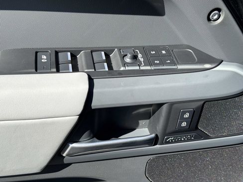 New 2026 Land Rover Defender 110 X-Dynamic SE image 19