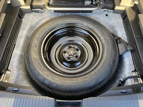 Used 2025 Nissan Rogue SV image 12