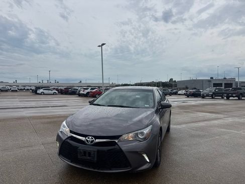Used 2017 Toyota Camry SE FWD image 7