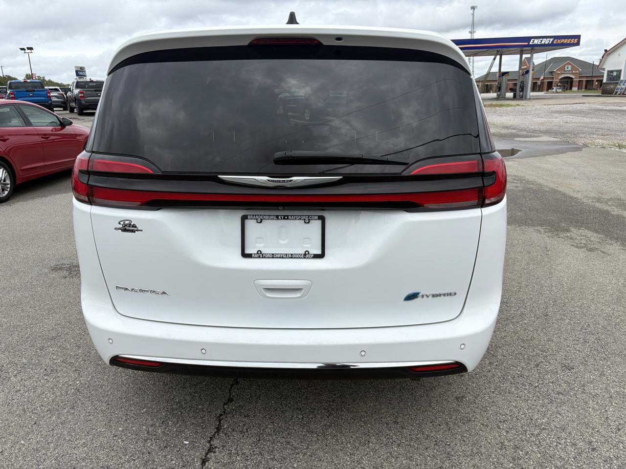 Used 2024 Chrysler Pacifica Limited FWD image 4
