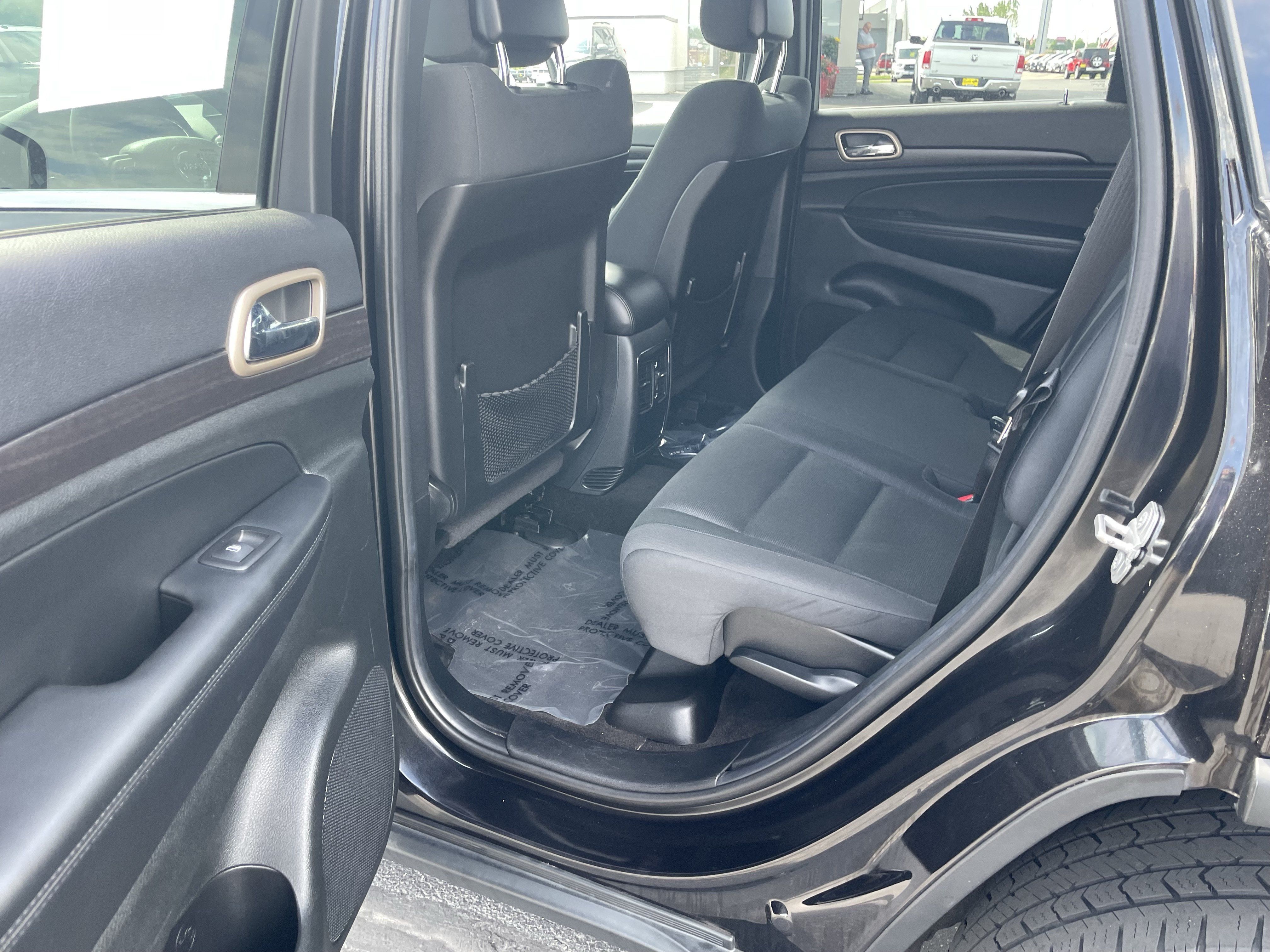 Used 2015 Jeep Grand Cherokee Laredo w/ Quick Order Package 23E AWD/4WD image 24