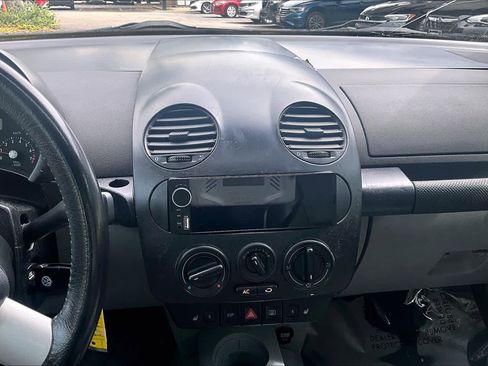 Used 2001 Volkswagen Beetle GLX FWD image 6