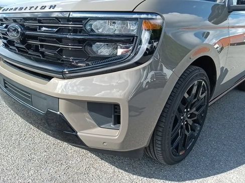New 2026 Ford Expedition Platinum w/ Stealth Performance Package AWD/4WD image 9