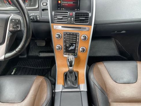 Used 2016 Volvo XC60 T6 Platinum image 11