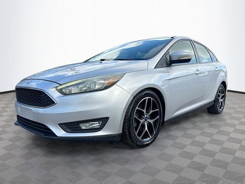 Used 2017 Ford Focus SEL image 4