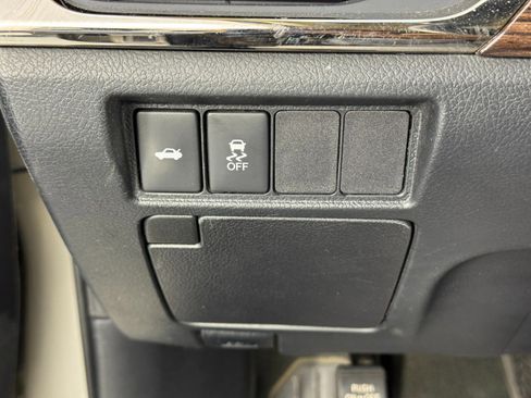 Used 2013 Toyota Avalon XLE image 15