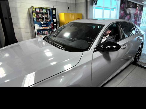 Used 2021 Honda Accord Sport image 2