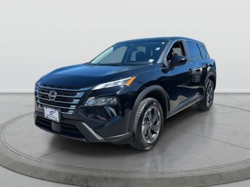 Used 2024 Nissan Rogue SV image 3