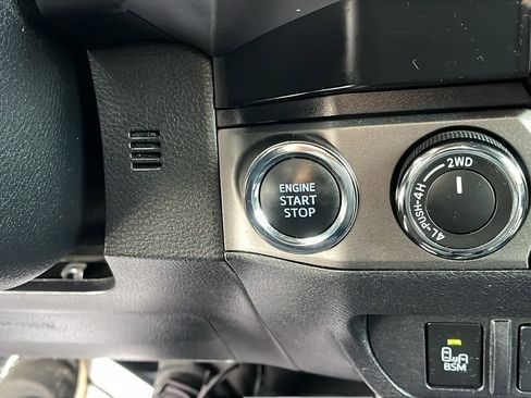 Used 2022 Toyota Tacoma TRD Off-Road image 20