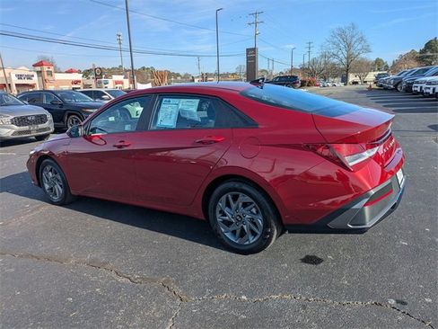 Certified 2024 Hyundai Elantra SEL image 6