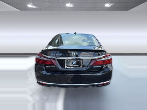 Used 2017 Honda Accord EX-L image 10