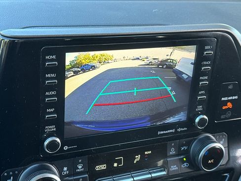 Used 2021 Toyota Highlander XLE image 20