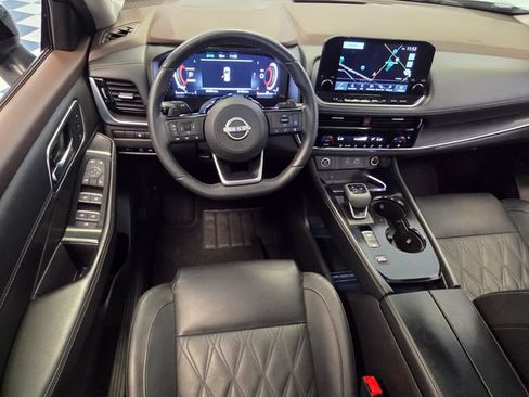 Used 2023 Nissan Rogue Platinum FWD image 13