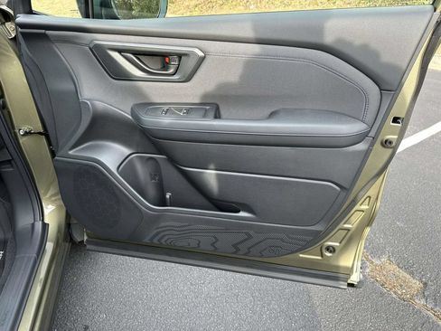 Used 2026 Subaru Forester Premium AWD/4WD image 8