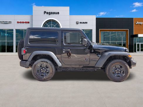 Used 2022 Jeep Wrangler Sport AWD/4WD image 7