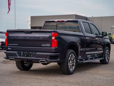 Used 2024 Chevrolet Silverado 1500 High Country w/ Technology Package AWD/4WD image 9