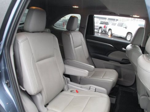 Used 2019 Toyota Highlander Limited image 22