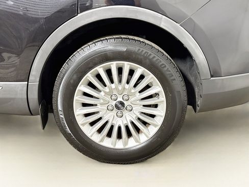 Used 2019 Lincoln Nautilus Premier AWD/4WD image 28