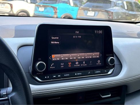 Used 2023 Nissan Rogue SV FWD image 8