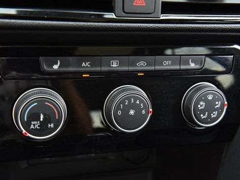 Certified 2023 Volkswagen Taos SE w/ Panoramic Sunroof Package FWD image 14