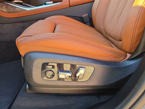 Used 2026 BMW X7 xDrive40i w/ Executive Package image 17