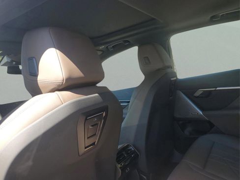 Used 2025 BMW i5 eDrive40i w/ Premium Package image 13