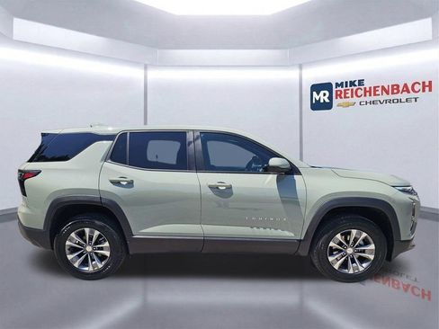 Used 2026 Chevrolet Equinox LT FWD image 3