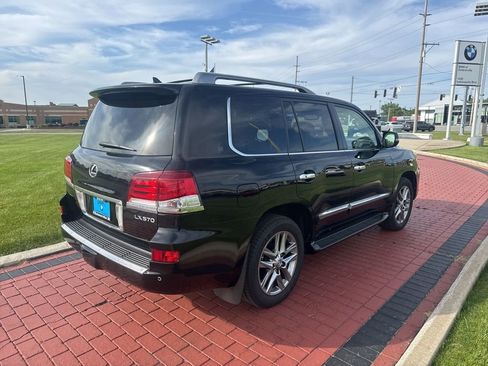 Used 2013 Lexus LX 570 4WD w/ Luxury Pkg image 4