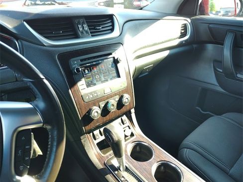 Used 2017 Chevrolet Traverse LT w/ Style and Technology Package image 25