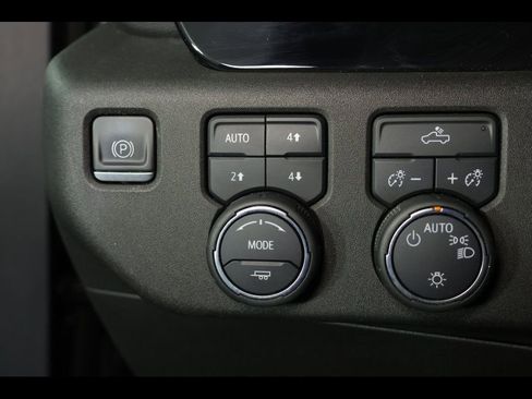 Used 2022 Chevrolet Silverado 1500 LT image 15