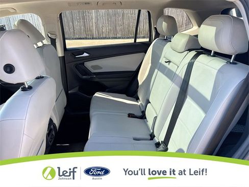 Used 2018 Volkswagen Tiguan SE w/ Panoramic Sunroof Package image 28