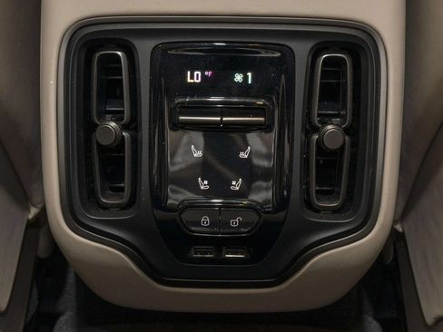 Used 2023 Aston Martin DBX AWD/4WD image 46