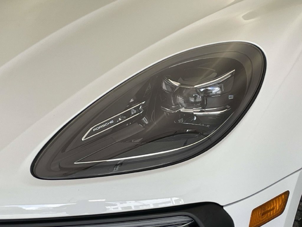 Certified 2025 Porsche Macan Turbo AWD/4WD image 15