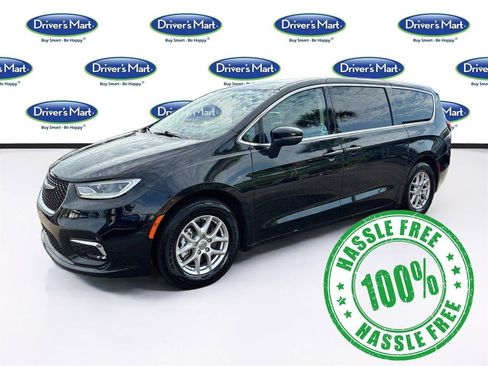 Used 2023 Chrysler Pacifica Touring-L FWD image 3