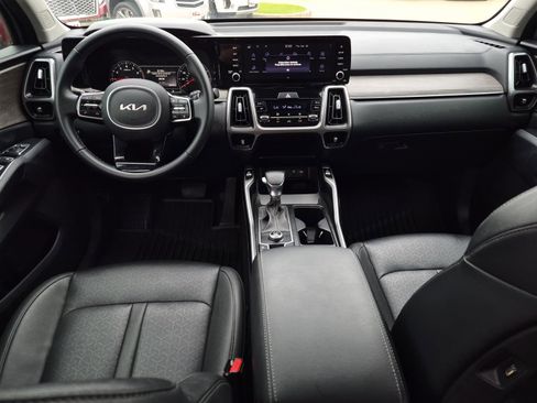 Used 2023 Kia Sorento EX w/ Panoramic Sunroof Package FWD image 16